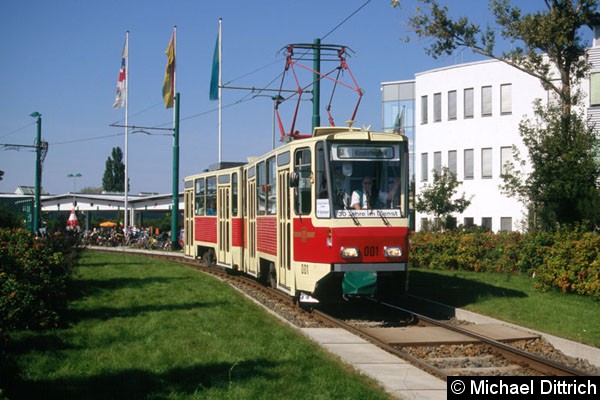 Bild: Der KT4D-Prototyp 001 verl&auml;sst den Betriebshof der ViP